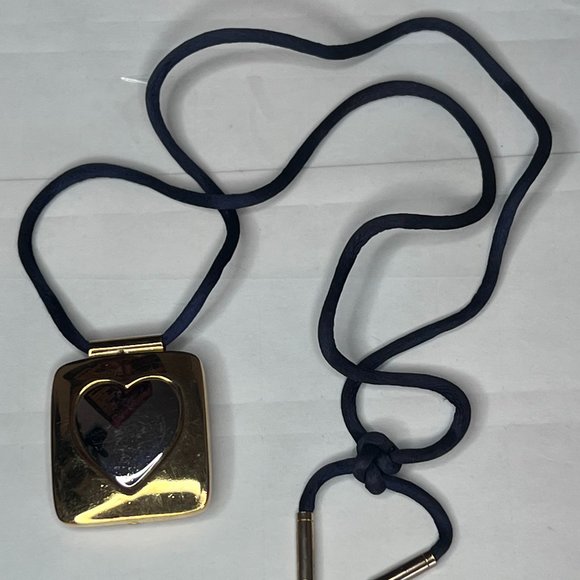 RARE 70's Estee Lauder "Youth Dew" Solid Perfume .03 Oz. Pendant Necklace - Picture 2 of 7